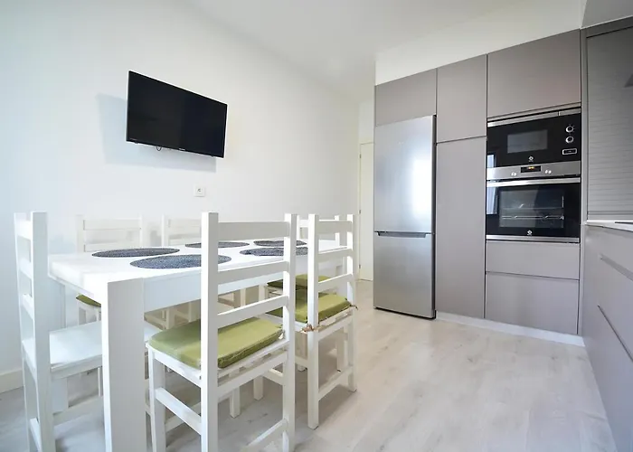 Galihost - Apartamento En Pleno Centro De Portonovo, Sanxenxo